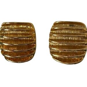 Ribbed Gold‎ Tone Vintage Clip-On Earrings
